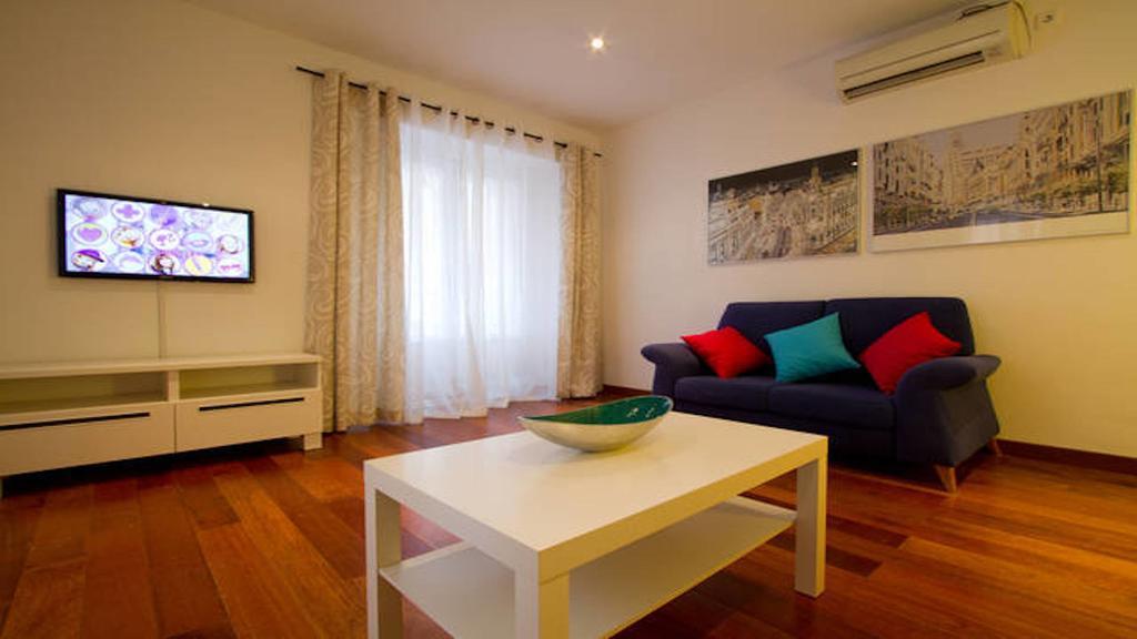 Apartamento Antonio Apartment มาดริด ภายนอก รูปภาพ